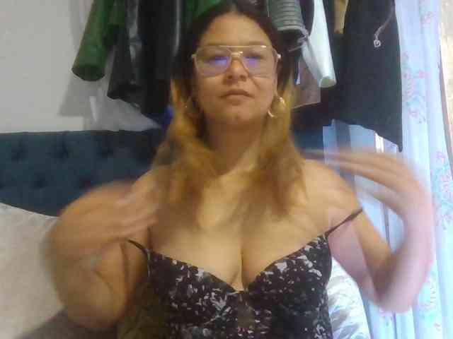 milf-yeis webcam