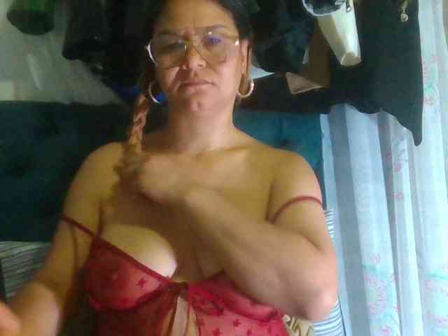 milf-yeis webcam