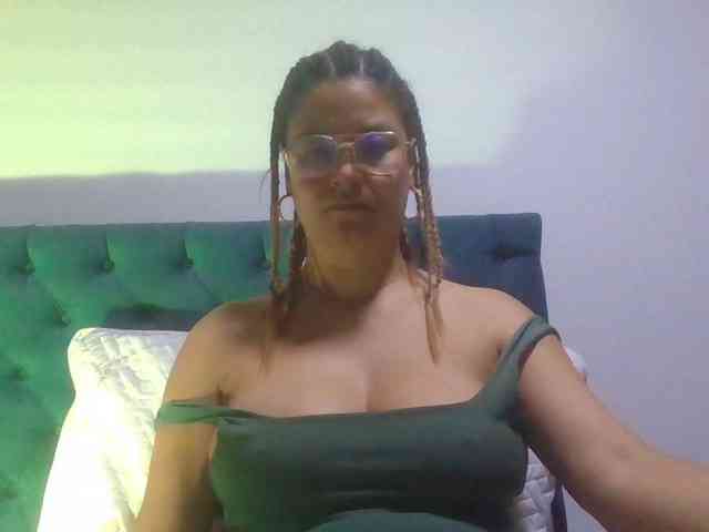milf-yeis webcam