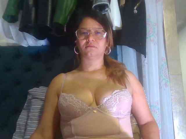 milf-yeis webcam