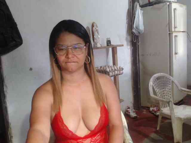 milf-yeis webcam