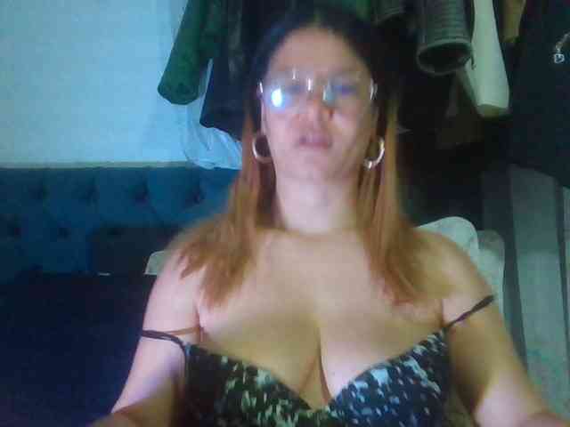 milf-yeis webcam
