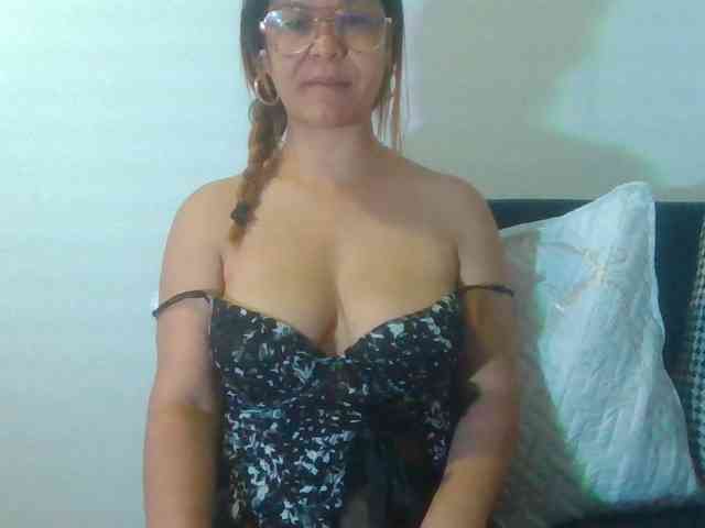 milf-yeis webcam