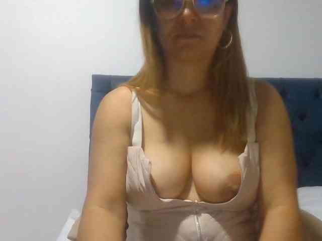 milf-yeis webcam