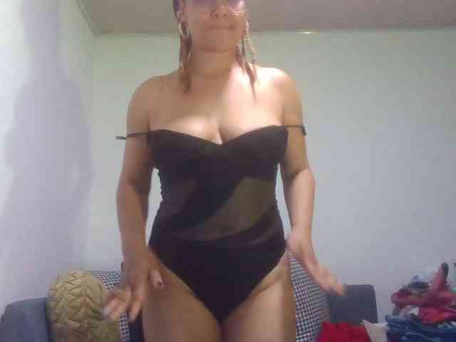 milf-yeis webcam