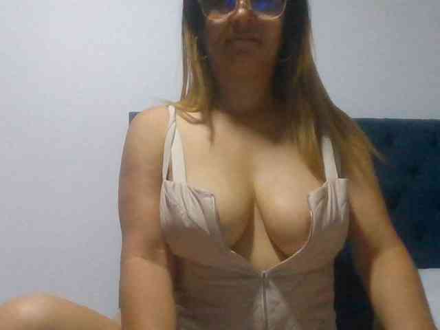 milf-yeis webcam