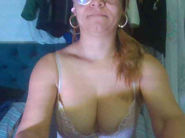 milf-yeis webcam