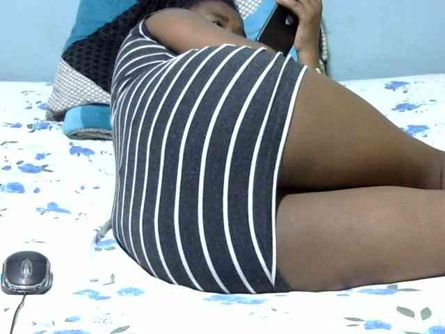 Prettydomina webcam