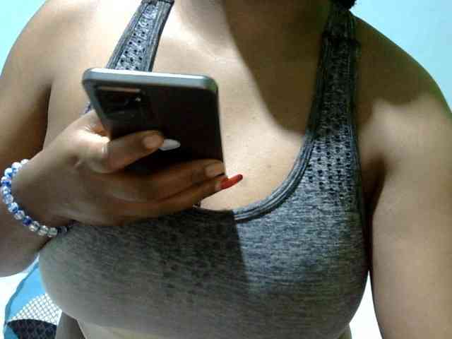Prettydomina webcam
