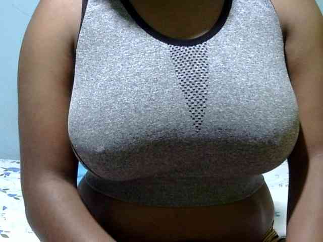 Prettydomina webcam