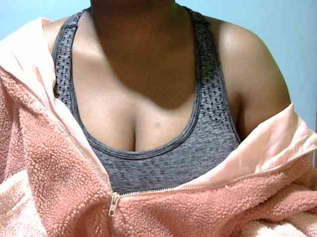 Prettydomina webcam