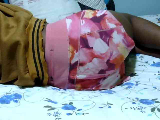 Prettydomina webcam