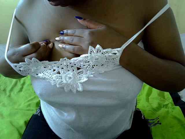 Prettydomina webcam