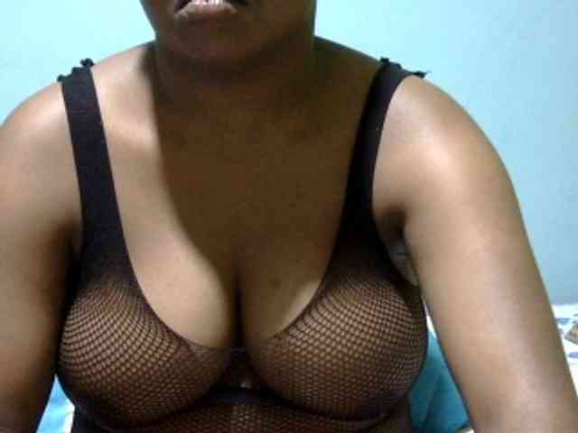 Prettydomina webcam