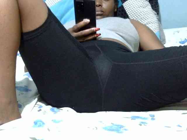 Prettydomina webcam