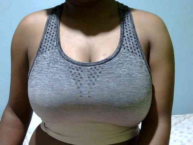 Prettydomina webcam