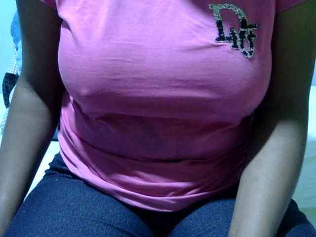 Prettydomina webcam