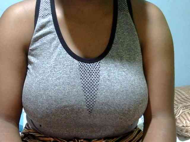 Prettydomina webcam