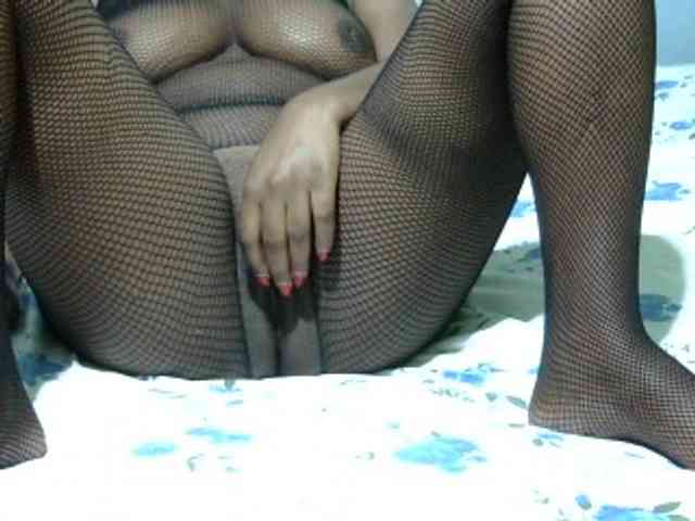Prettydomina webcam