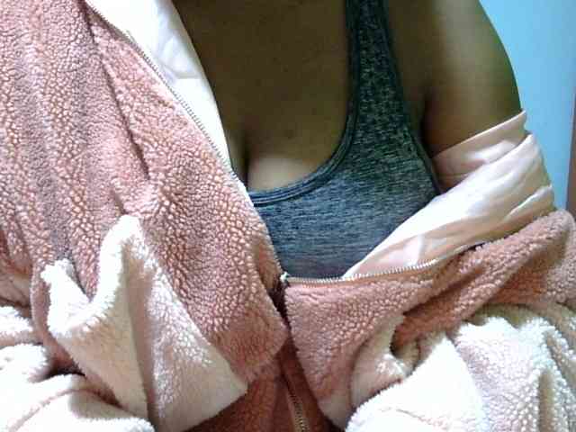 Prettydomina webcam