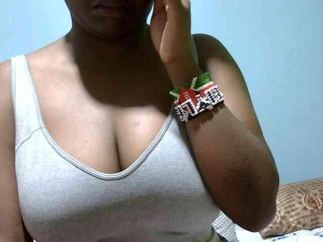 Prettydomina webcam