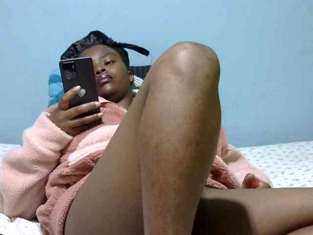 Prettydomina webcam