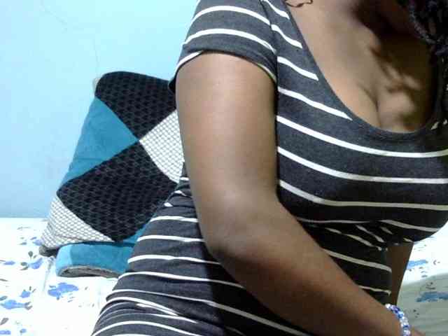 Prettydomina webcam