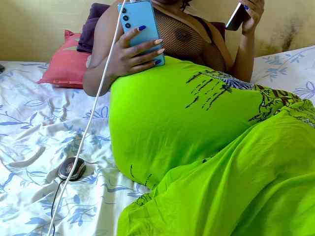 Prettydomina webcam