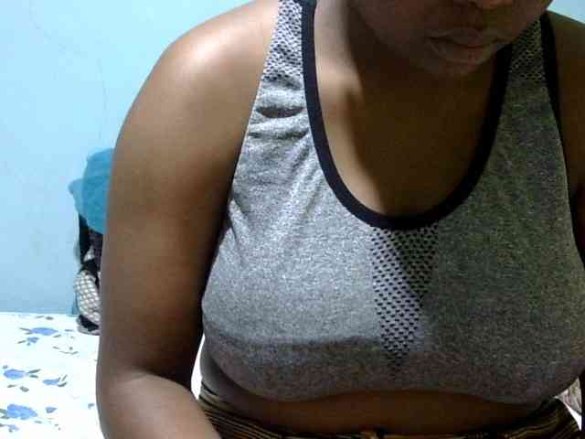 Prettydomina webcam