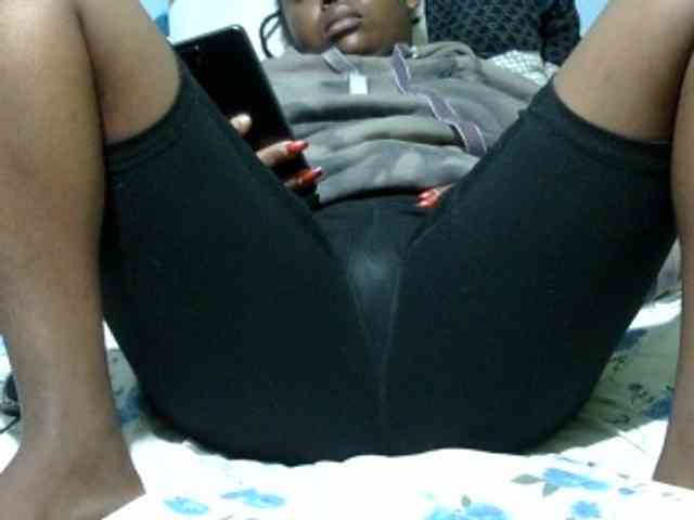 Prettydomina webcam