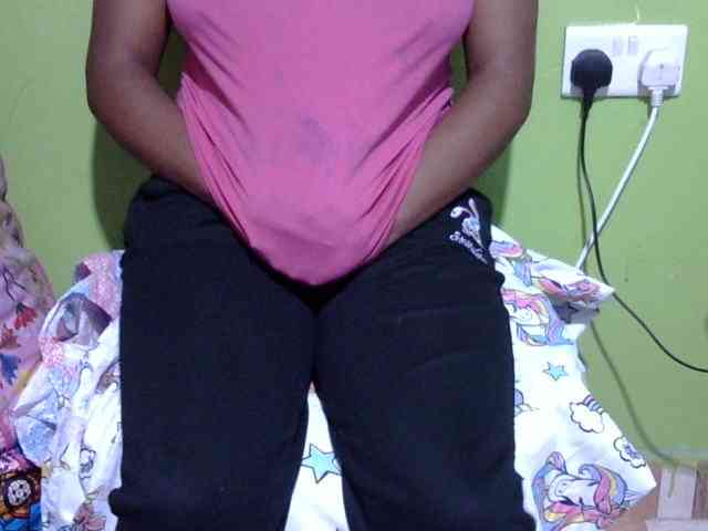 Prettydomina webcam