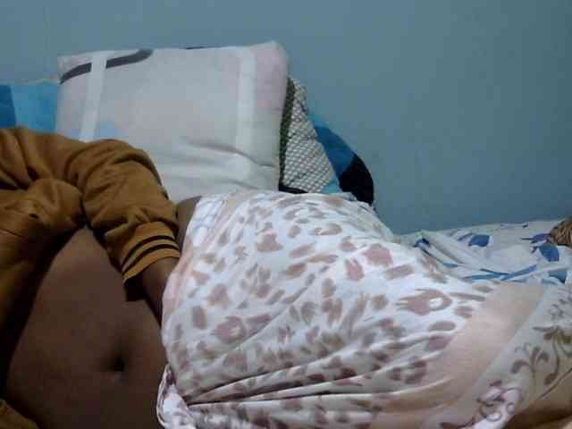 Prettydomina webcam