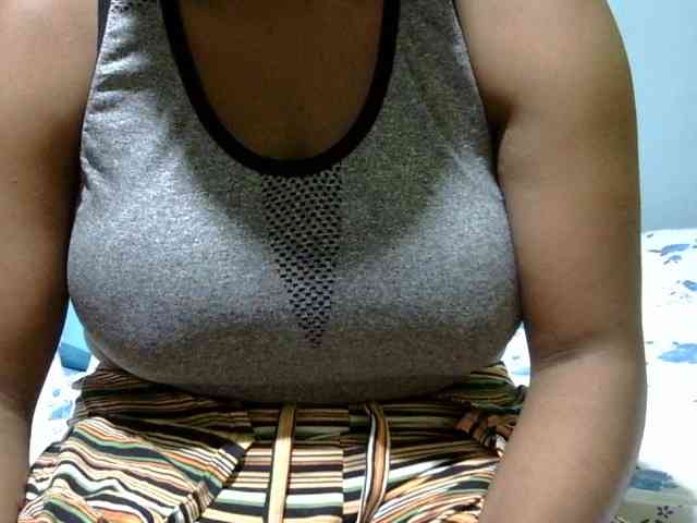 Prettydomina webcam