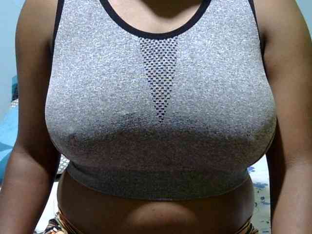Prettydomina webcam