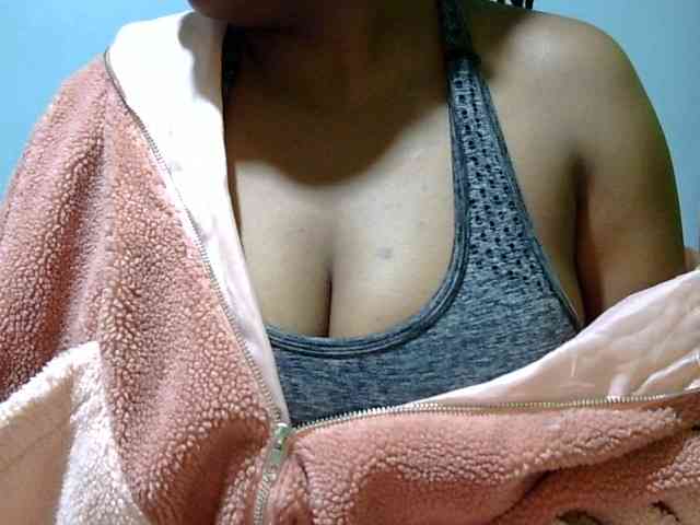 Prettydomina webcam