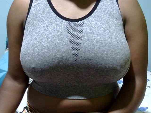 Prettydomina webcam