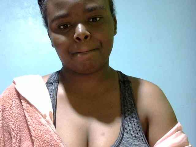 Prettydomina webcam