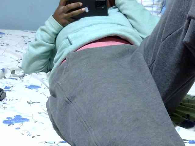 Prettydomina webcam