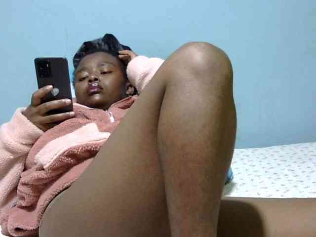 Prettydomina webcam