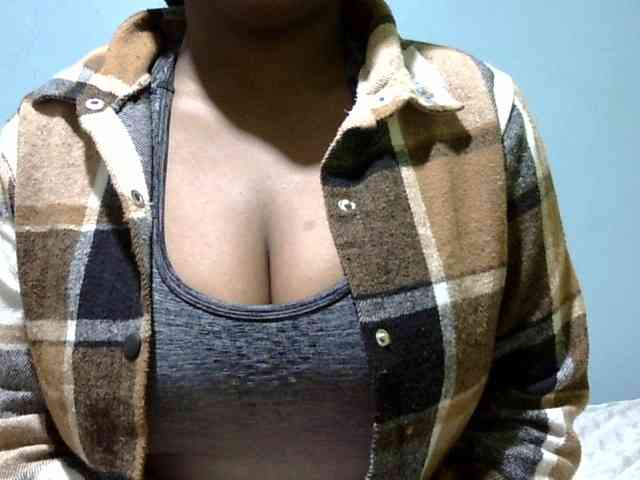 Prettydomina webcam