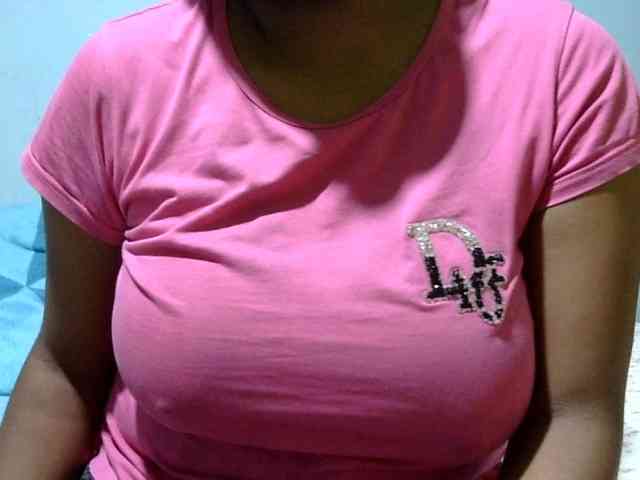Prettydomina webcam