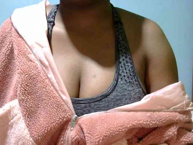Prettydomina webcam