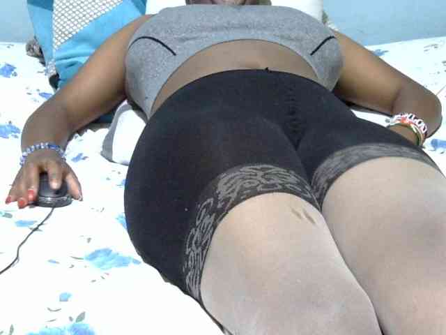 Prettydomina webcam