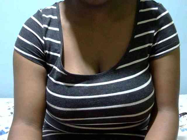 Prettydomina webcam