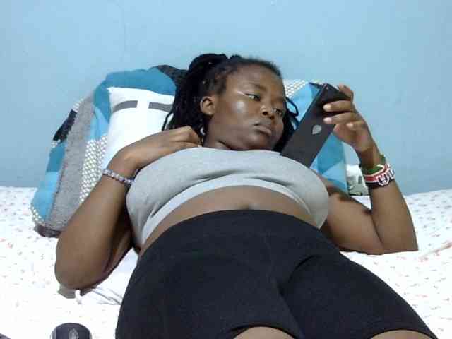 Prettydomina webcam
