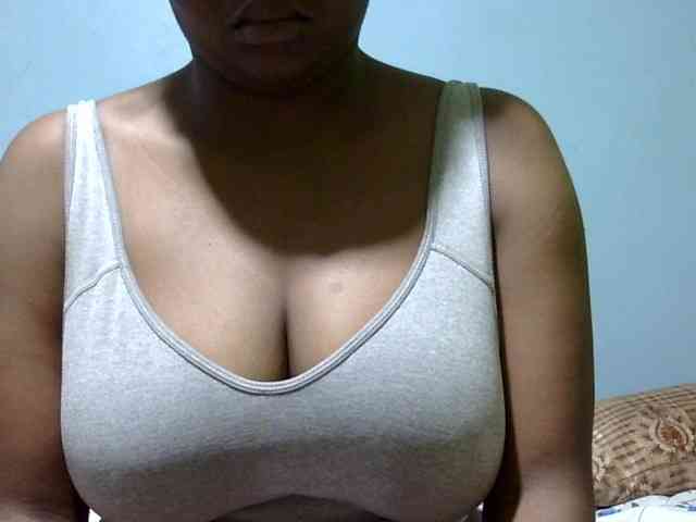 Prettydomina webcam