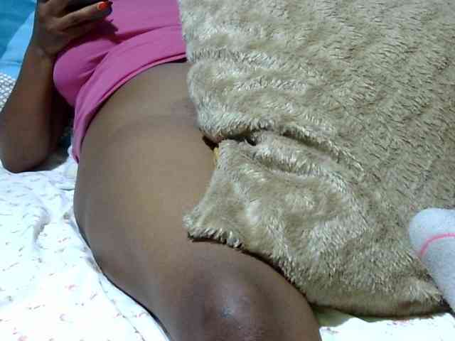Prettydomina webcam