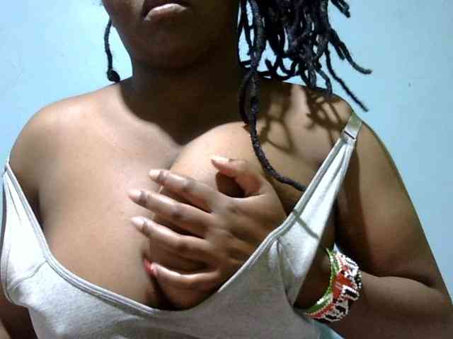 Prettydomina webcam