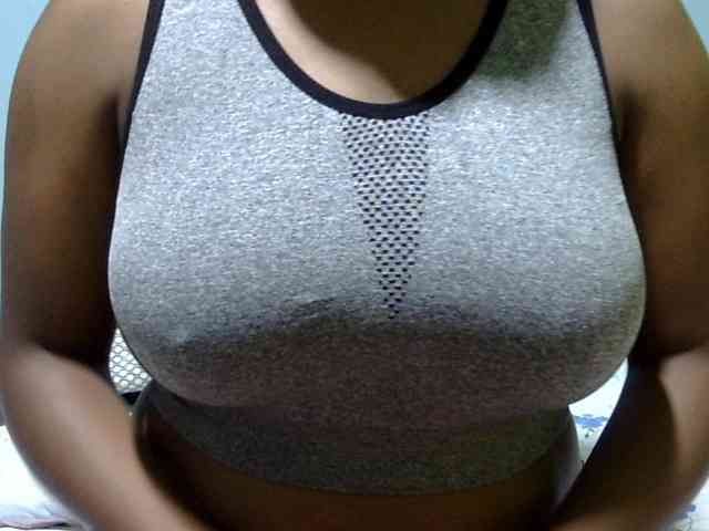 Prettydomina webcam