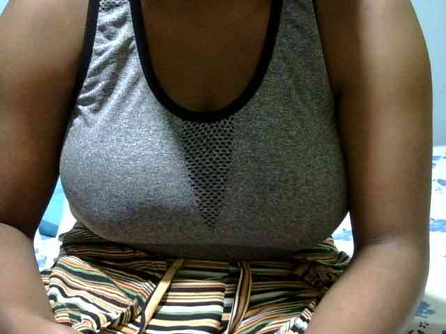 Prettydomina webcam